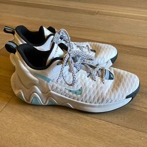 6.5Y Giannis Basketball Shoes